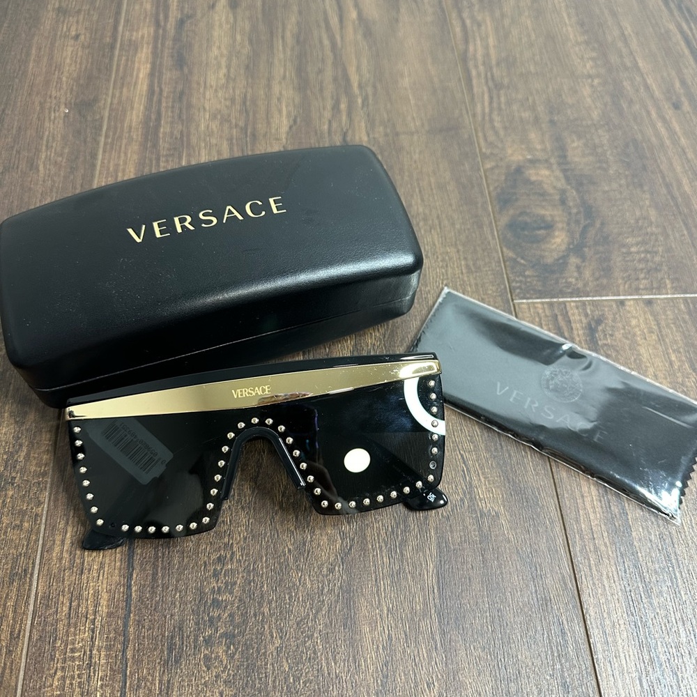 Versace
Shield Sunglasses, 144mm - Picture 4 of 15